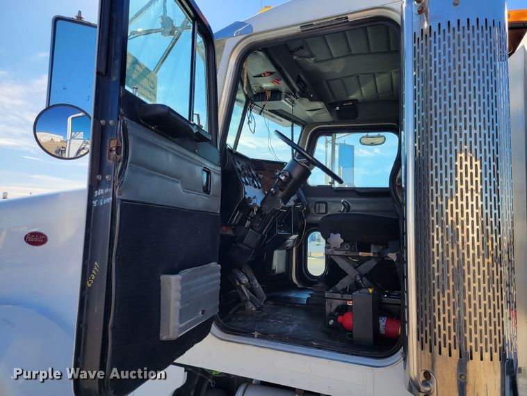 image for item DI1167 1999 Peterbilt 378  semi truck
