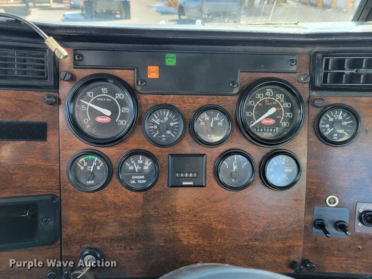 image for item DI1167 1999 Peterbilt 378  semi truck