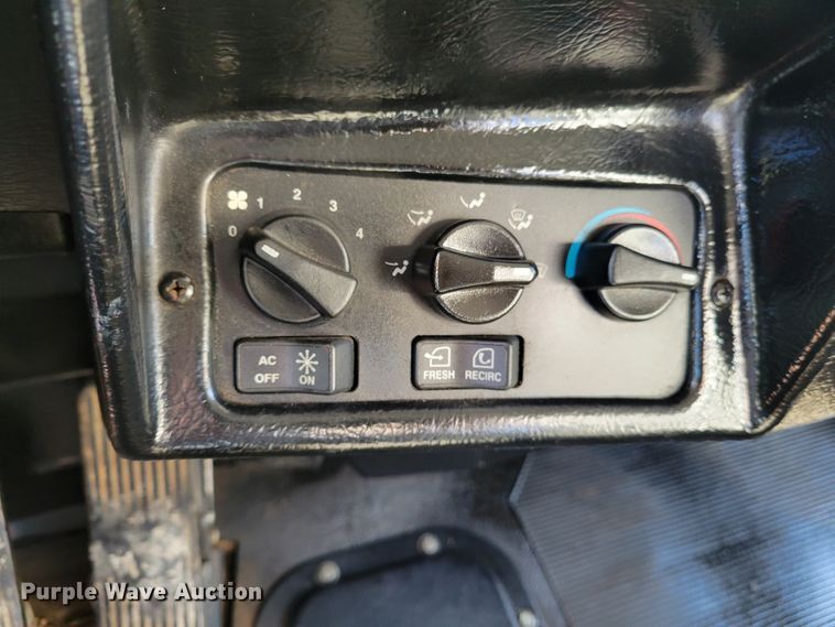 image for item DI1167 1999 Peterbilt 378  semi truck