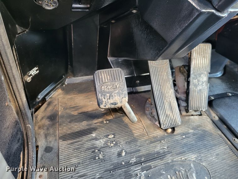 image for item DI1167 1999 Peterbilt 378  semi truck