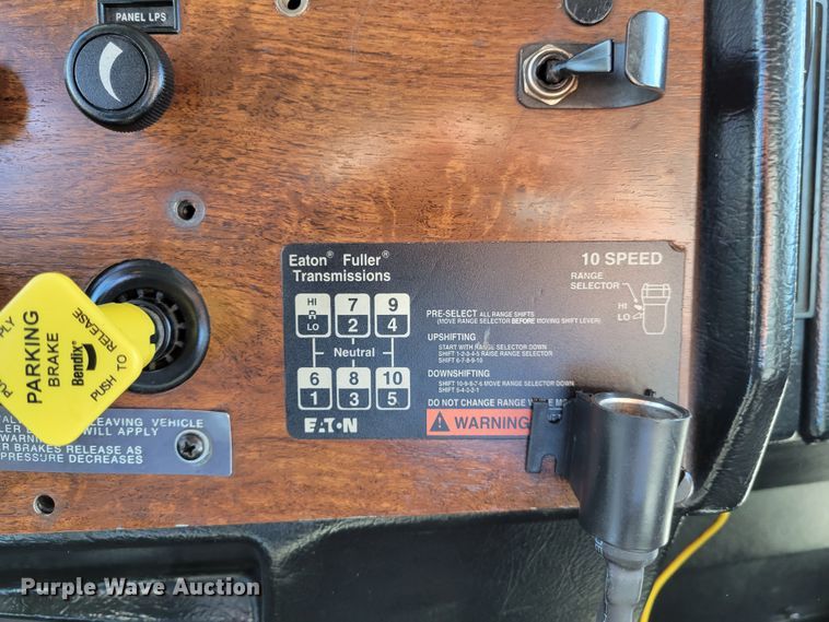 image for item DI1167 1999 Peterbilt 378  semi truck