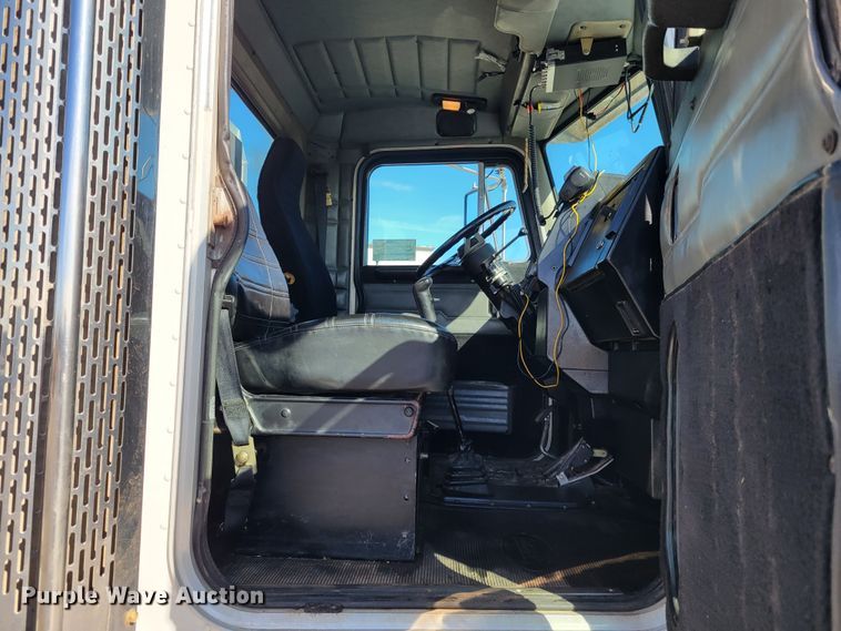 image for item DI1167 1999 Peterbilt 378  semi truck