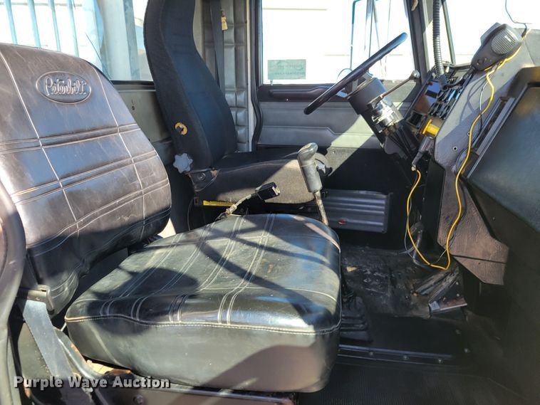 image for item DI1167 1999 Peterbilt 378  semi truck