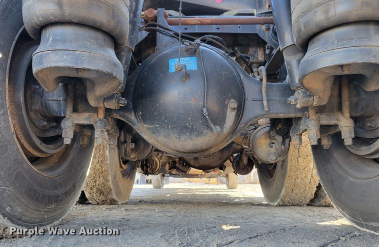 image for item DI1167 1999 Peterbilt 378  semi truck