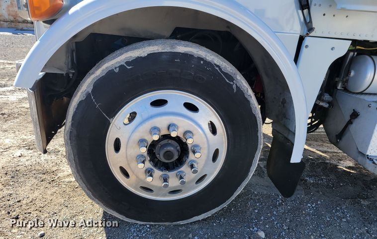 image for item DI1167 1999 Peterbilt 378  semi truck