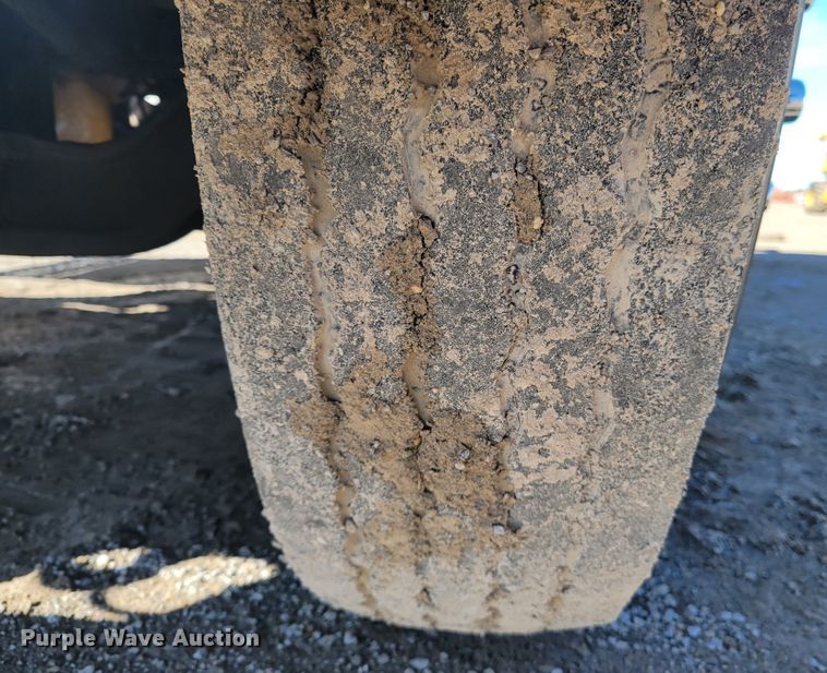 image for item DI1167 1999 Peterbilt 378  semi truck