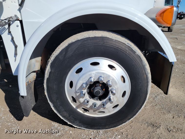 image for item DI1167 1999 Peterbilt 378  semi truck