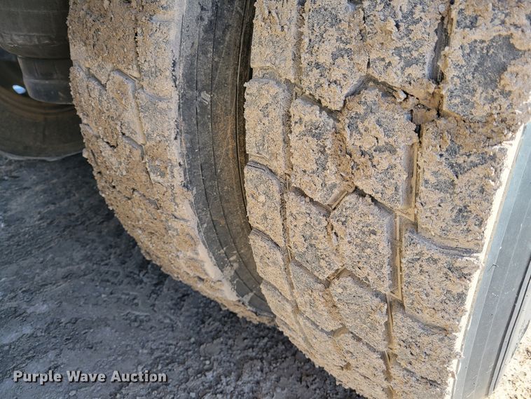 image for item DI1167 1999 Peterbilt 378  semi truck