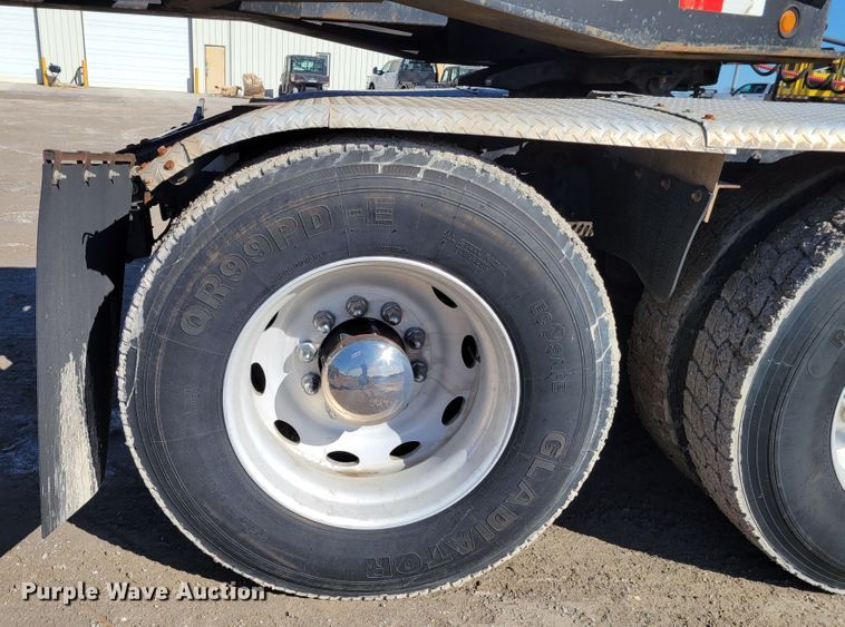 image for item DI1167 1999 Peterbilt 378  semi truck