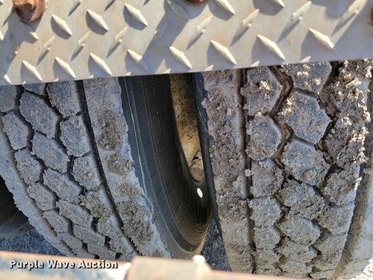 image for item DI1167 1999 Peterbilt 378  semi truck