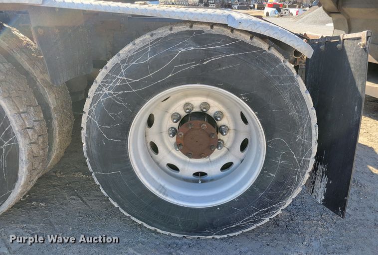 image for item DI1167 1999 Peterbilt 378  semi truck