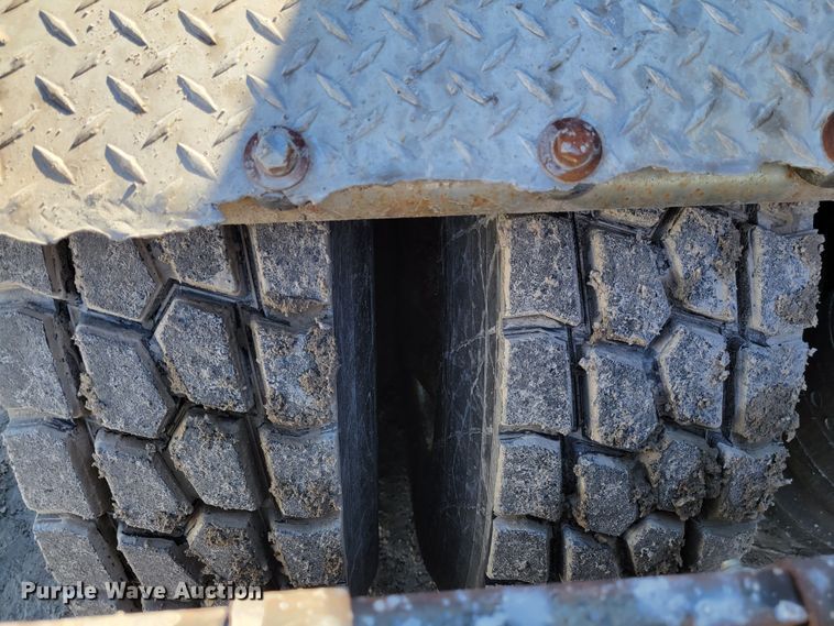 image for item DI1167 1999 Peterbilt 378  semi truck