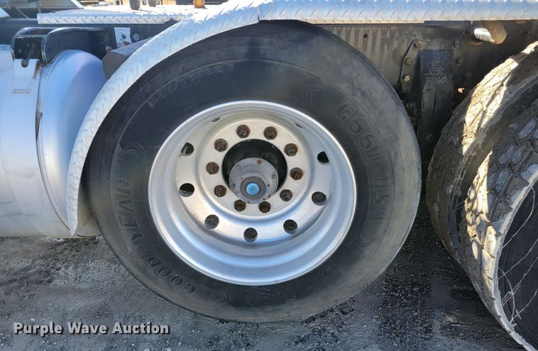 image for item DI1167 1999 Peterbilt 378  semi truck