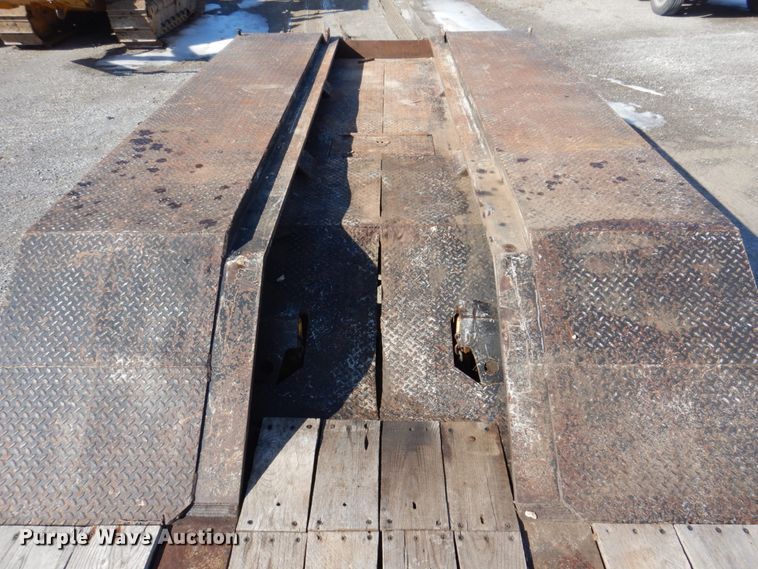 image for item DI1168 2007 Eager Beaver 55GSL  lowboy equipment trailer