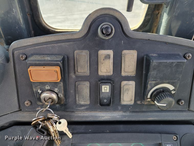 image for item DI1170 2008 John Deere 310SJ  backhoe