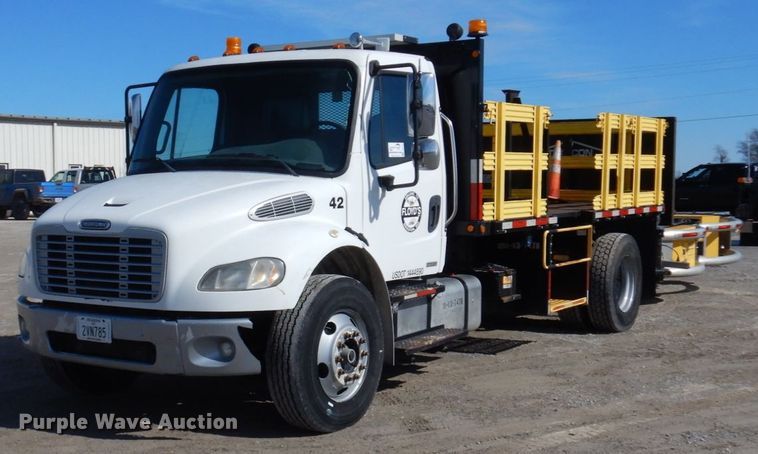 image for item DI1171 2007 Freightliner M2 106  flatbed truck