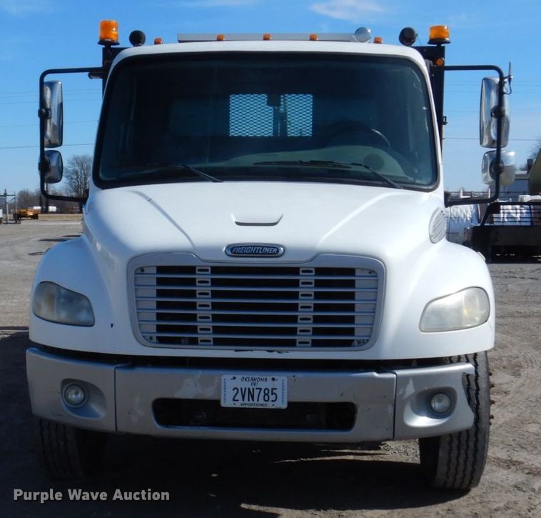 image for item DI1171 2007 Freightliner M2 106  flatbed truck