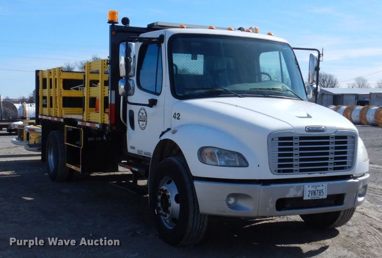 image for item DI1171 2007 Freightliner M2 106  flatbed truck