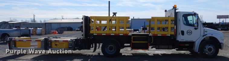 image for item DI1171 2007 Freightliner M2 106  flatbed truck