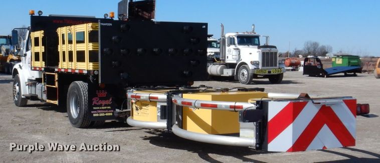 image for item DI1171 2007 Freightliner M2 106  flatbed truck