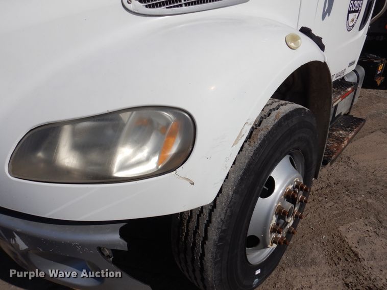 image for item DI1171 2007 Freightliner M2 106  flatbed truck