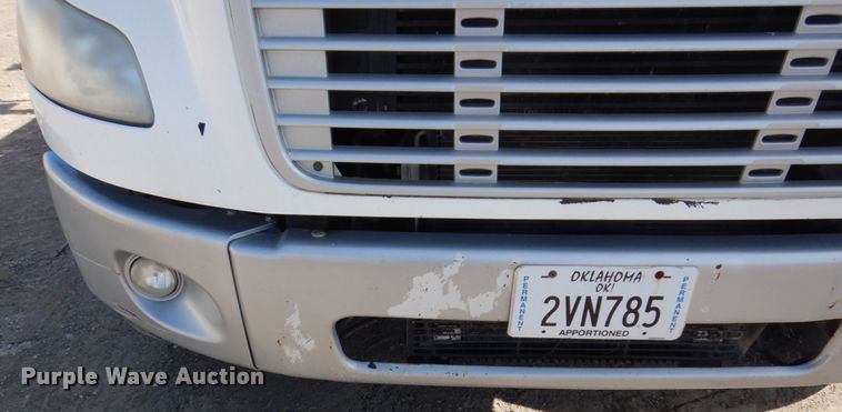 image for item DI1171 2007 Freightliner M2 106  flatbed truck