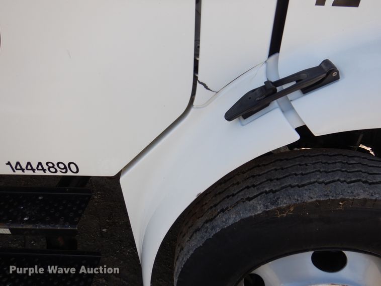 image for item DI1171 2007 Freightliner M2 106  flatbed truck