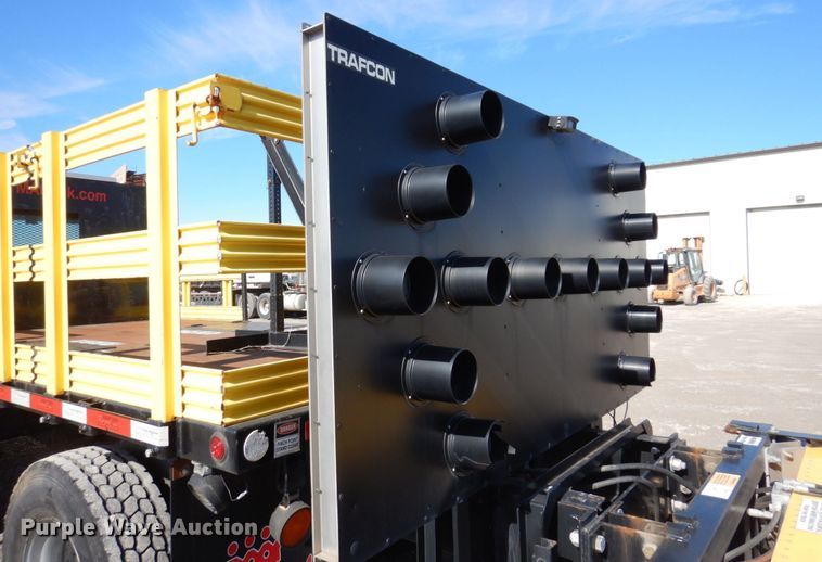 image for item DI1171 2007 Freightliner M2 106  flatbed truck