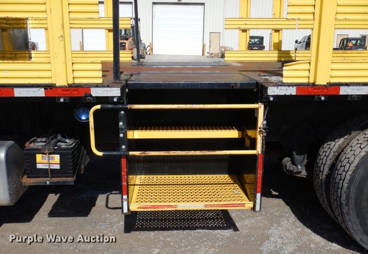 image for item DI1171 2007 Freightliner M2 106  flatbed truck