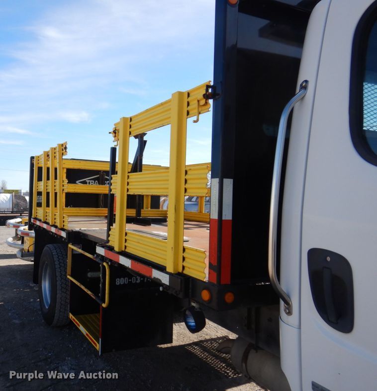 image for item DI1171 2007 Freightliner M2 106  flatbed truck