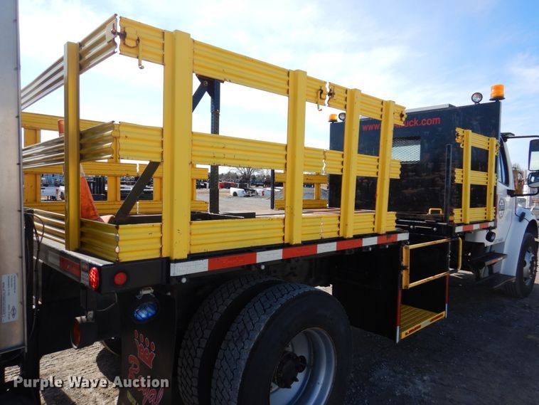 image for item DI1171 2007 Freightliner M2 106  flatbed truck