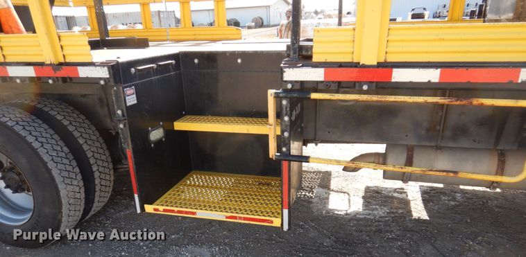 image for item DI1171 2007 Freightliner M2 106  flatbed truck