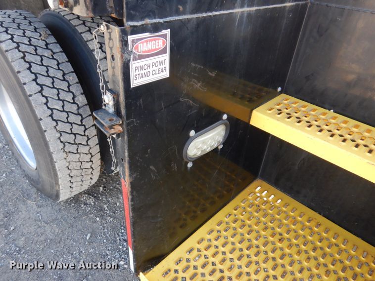 image for item DI1171 2007 Freightliner M2 106  flatbed truck