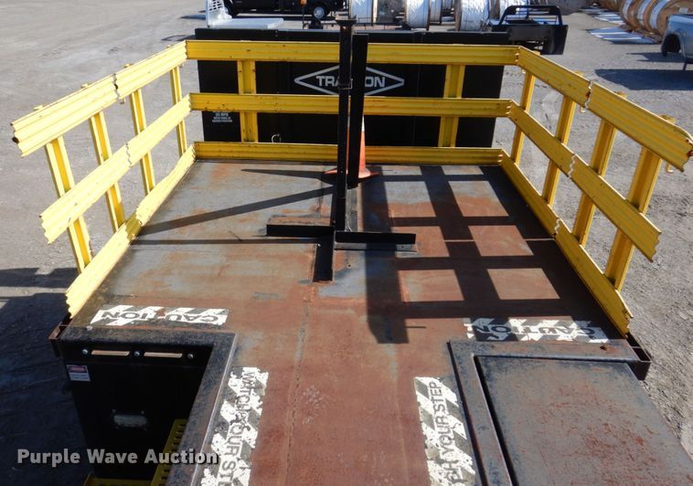 image for item DI1171 2007 Freightliner M2 106  flatbed truck