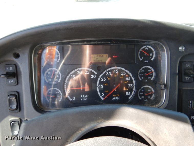 image for item DI1171 2007 Freightliner M2 106  flatbed truck