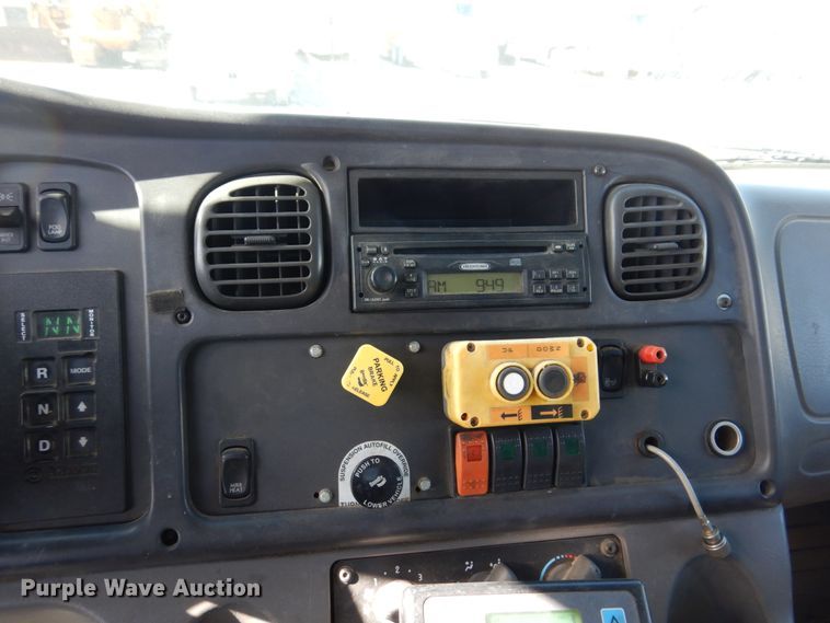 image for item DI1171 2007 Freightliner M2 106  flatbed truck