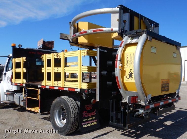 image for item DI1171 2007 Freightliner M2 106  flatbed truck