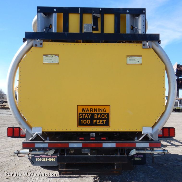 image for item DI1171 2007 Freightliner M2 106  flatbed truck