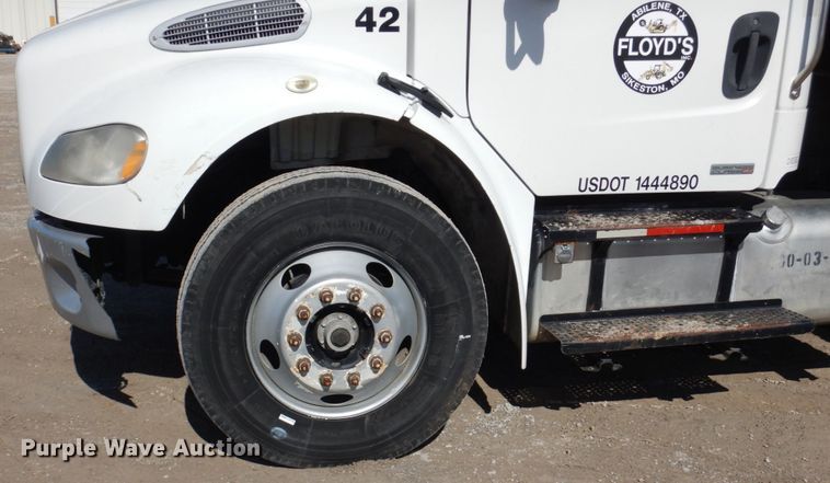 image for item DI1171 2007 Freightliner M2 106  flatbed truck