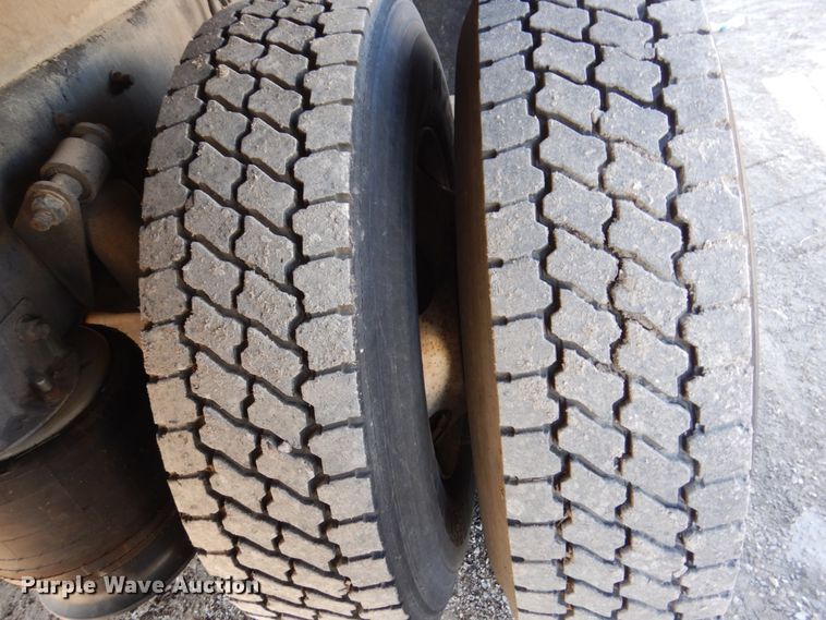 image for item DI1171 2007 Freightliner M2 106  flatbed truck