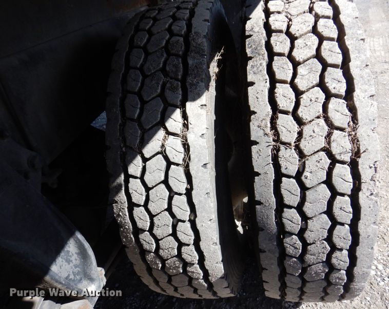 image for item DI1171 2007 Freightliner M2 106  flatbed truck