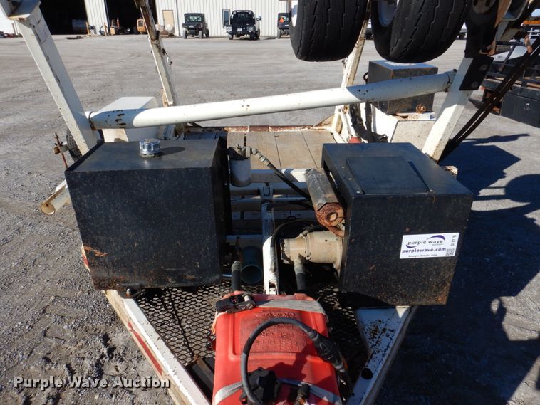 image for item DI1176 2010 Larson  reel trailer