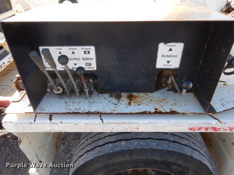 image for item DI1176 2010 Larson  reel trailer