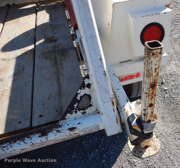 image for item DI1176 2010 Larson  reel trailer