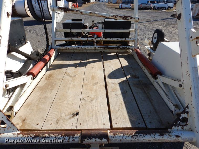 image for item DI1176 2010 Larson  reel trailer