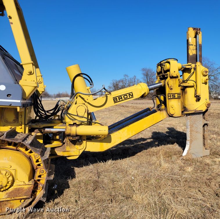 image for item DI1180 1993 Komatsu D135A-2  cable plow