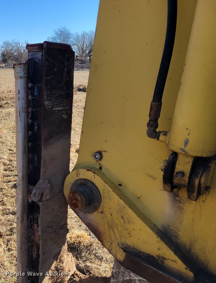 image for item DI1180 1993 Komatsu D135A-2  cable plow