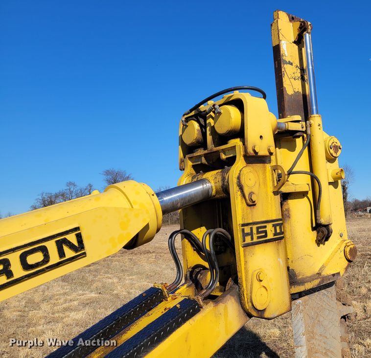 image for item DI1180 1993 Komatsu D135A-2  cable plow