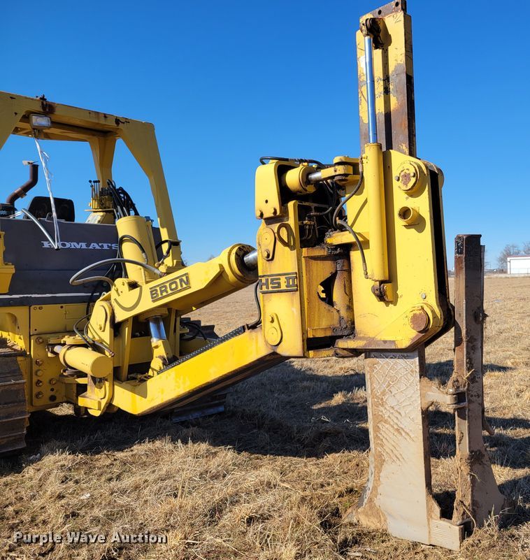 image for item DI1180 1993 Komatsu D135A-2  cable plow