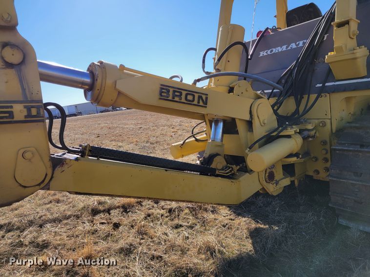 image for item DI1180 1993 Komatsu D135A-2  cable plow